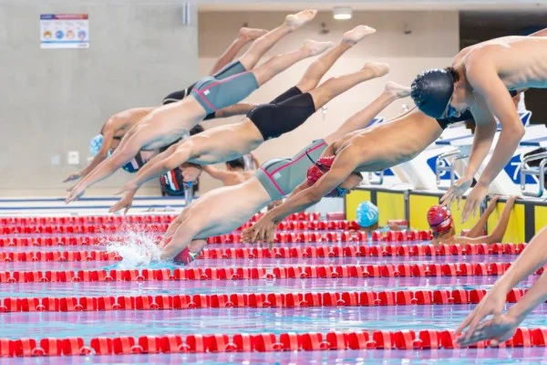 swimming relay race
